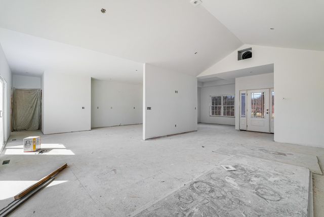 12 VALLEY MANOR DR, Staunton, VA 24401