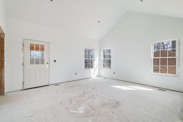 12 VALLEY MANOR DR, Staunton, VA 24401