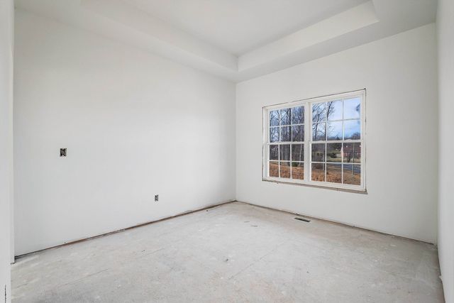 12 VALLEY MANOR DR, Staunton, VA 24401