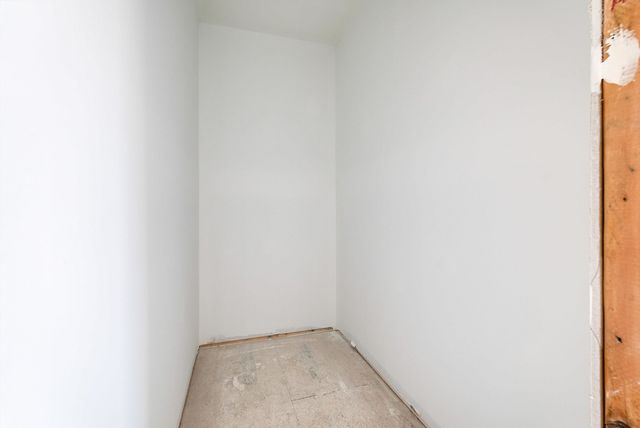 12 VALLEY MANOR DR, Staunton, VA 24401