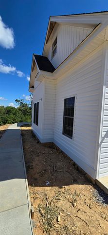 12 VALLEY MANOR DR, Staunton, VA 24401