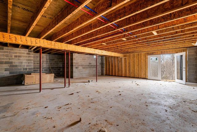 12 VALLEY MANOR DR, Staunton, VA 24401