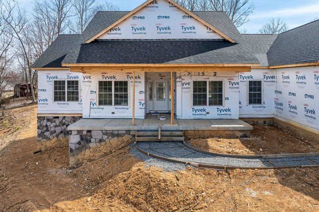 12 VALLEY MANOR DR, Staunton, VA 24401