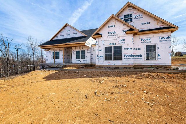 12 VALLEY MANOR DR, Staunton, VA 24401