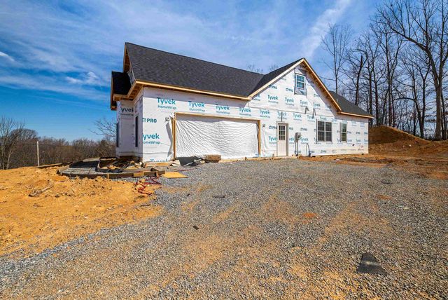 12 VALLEY MANOR DR, Staunton, VA 24401