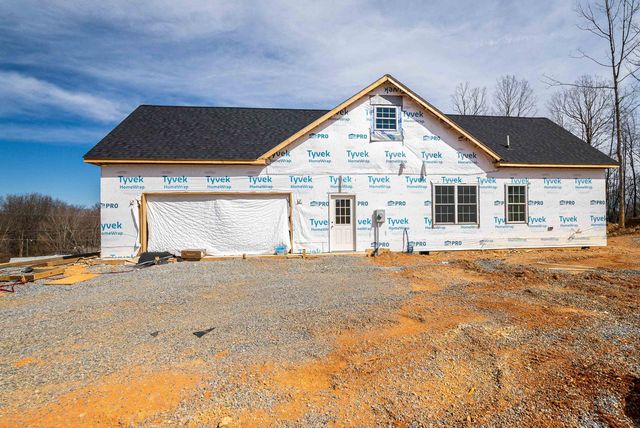 12 VALLEY MANOR DR, Staunton, VA 24401