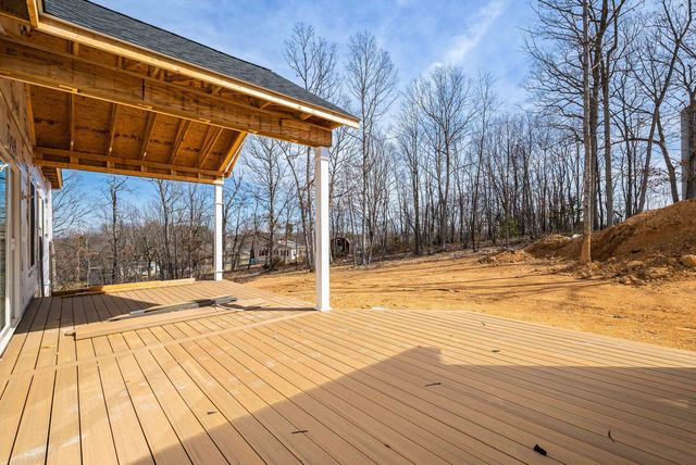 12 VALLEY MANOR DR, Staunton, VA 24401