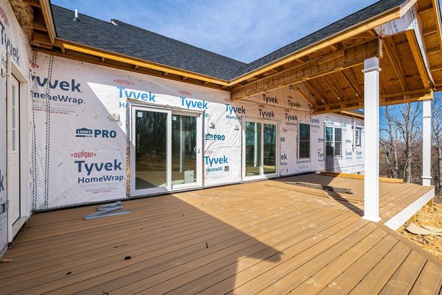 12 VALLEY MANOR DR, Staunton, VA 24401