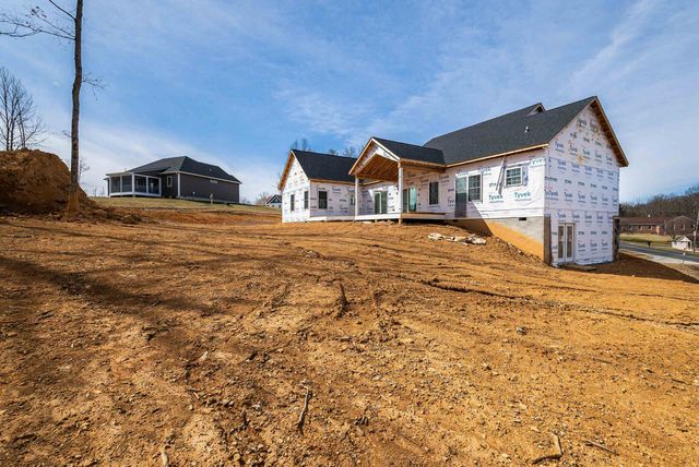 12 VALLEY MANOR DR, Staunton, VA 24401