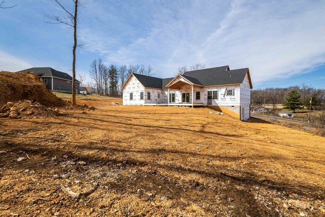 12 VALLEY MANOR DR, Staunton, VA 24401