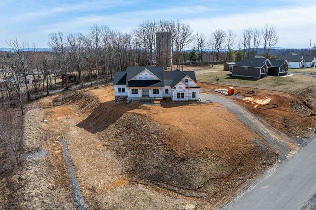 12 VALLEY MANOR DR, Staunton, VA 24401