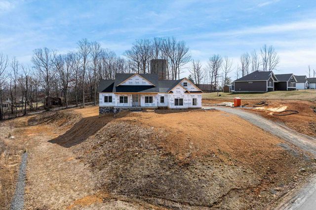 12 VALLEY MANOR DR, Staunton, VA 24401