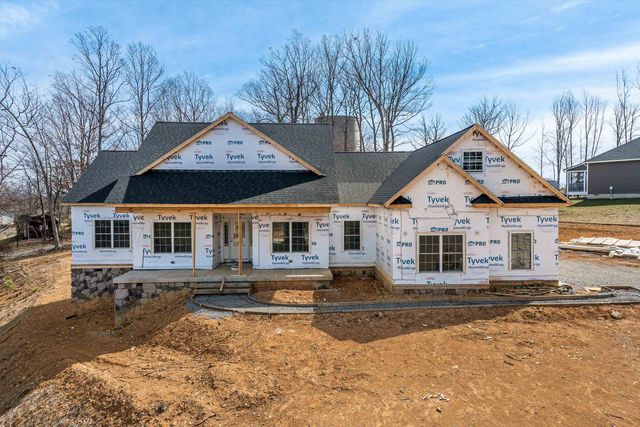 12 VALLEY MANOR DR, Staunton, VA 24401