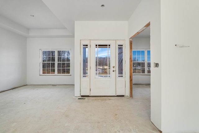 12 VALLEY MANOR DR, Staunton, VA 24401