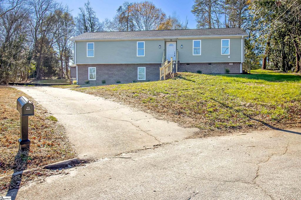 19 Velma Drive, Taylors, SC 29687
