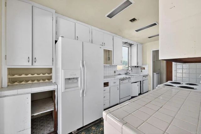 2568 Roseview Place, San Diego, CA 92105