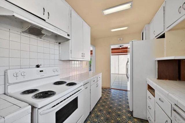 2568 Roseview Place, San Diego, CA 92105