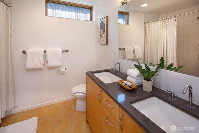 449 Sprout Path NW, Bainbridge Island, WA 98110