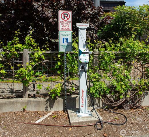 449 Sprout Path NW, Bainbridge Island, WA 98110