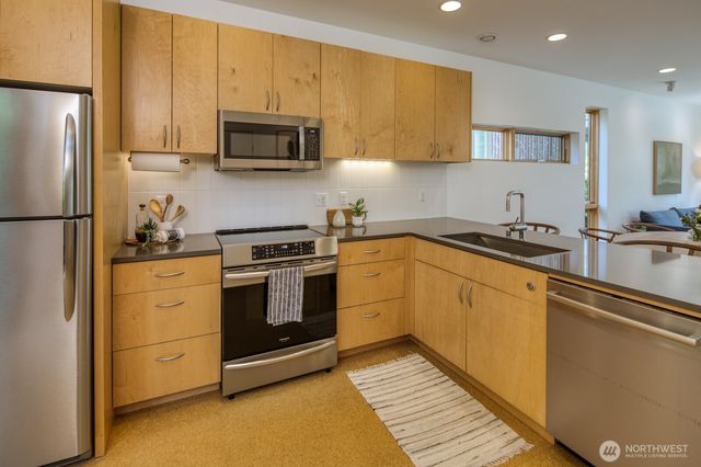 449 Sprout Path NW, Bainbridge Island, WA 98110