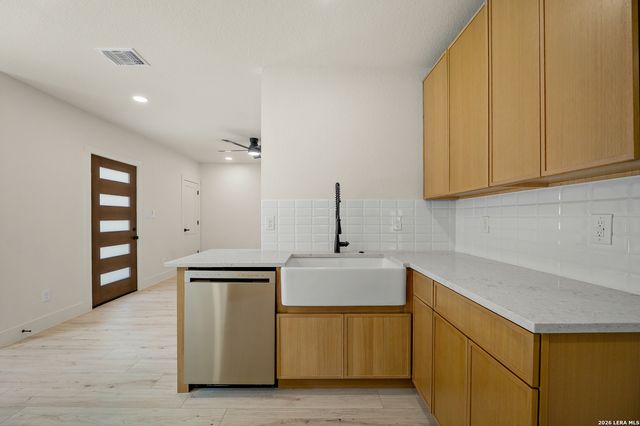2015 Potosi, San Antonio, TX 78207