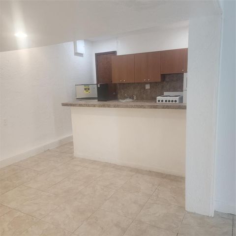 7800 SW 9th Street, North Lauderdale, FL 33068
