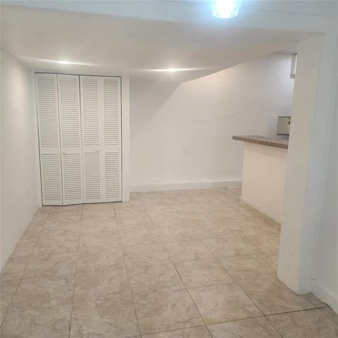 7800 SW 9th Street, North Lauderdale, FL 33068