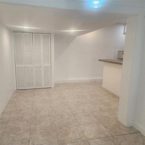 7800 SW 9th Street, North Lauderdale, FL 33068