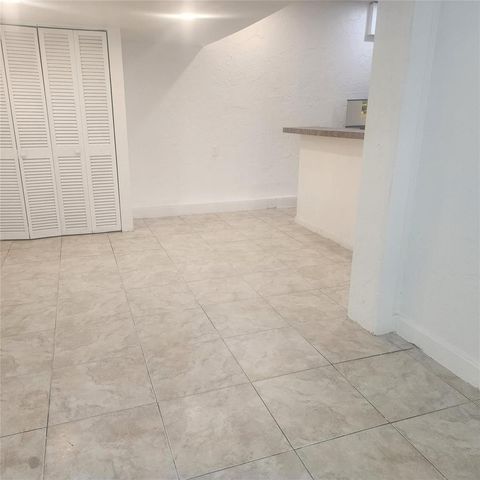 7800 SW 9th Street, North Lauderdale, FL 33068
