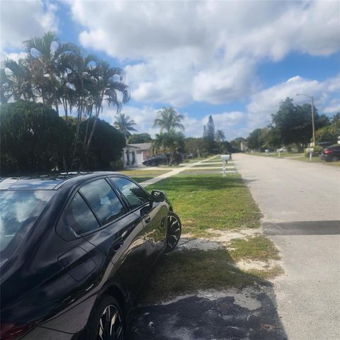 7800 SW 9th Street, North Lauderdale, FL 33068