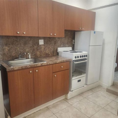 7800 SW 9th Street, North Lauderdale, FL 33068