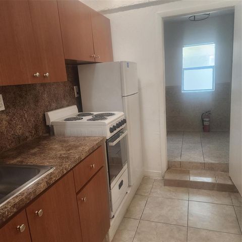 7800 SW 9th Street, North Lauderdale, FL 33068