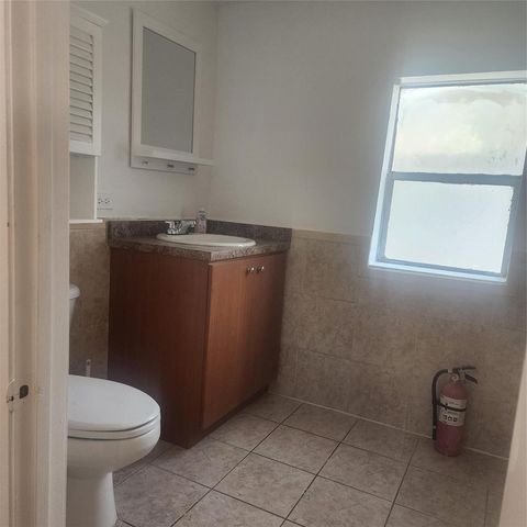 7800 SW 9th Street, North Lauderdale, FL 33068