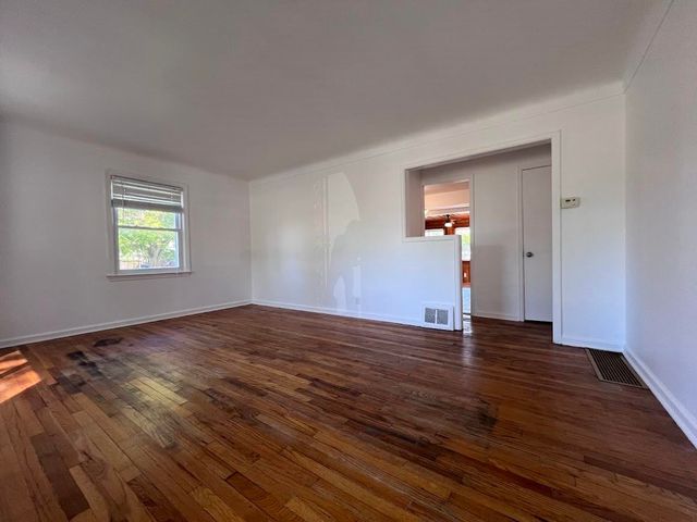 652 Crawford Street, Flint, MI 48507