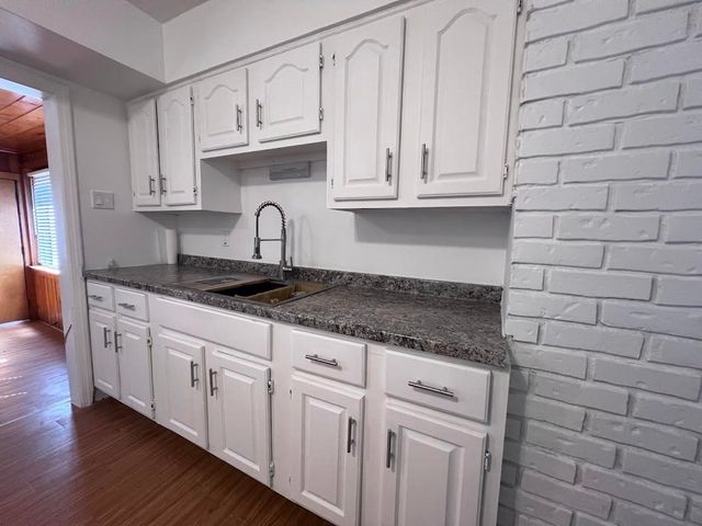 652 Crawford Street, Flint, MI 48507