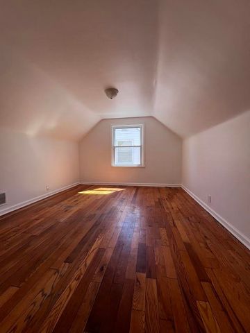 652 Crawford Street, Flint, MI 48507