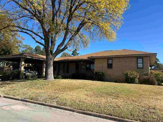 301 NW Morford Dr, Lawton, OK 73505