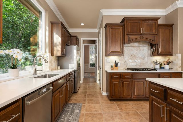 571 Aspen DR, Austin, TX 78737