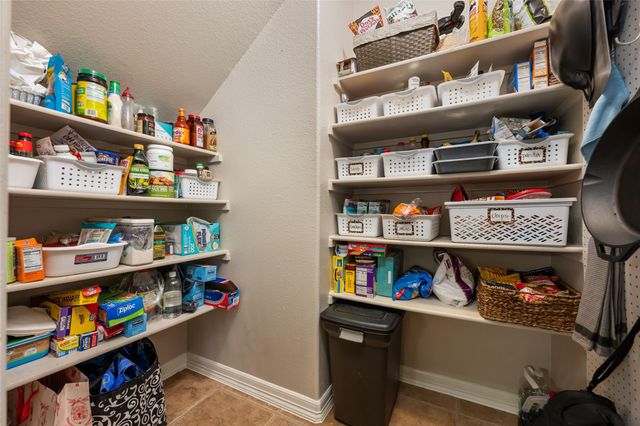 571 Aspen DR, Austin, TX 78737
