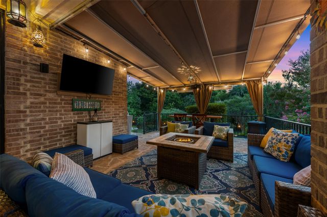571 Aspen DR, Austin, TX 78737