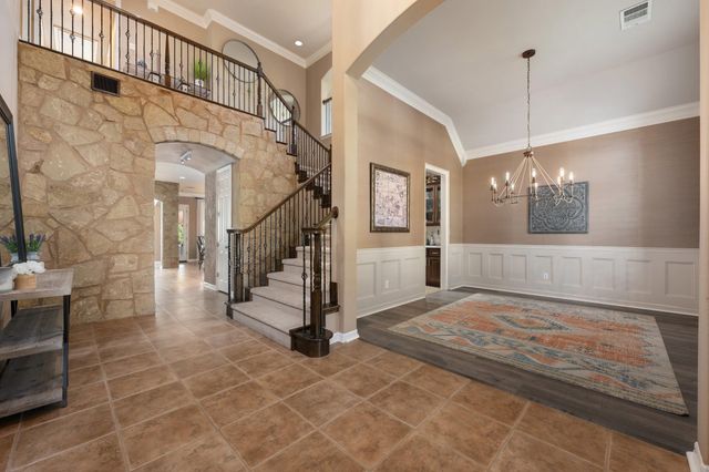 571 Aspen DR, Austin, TX 78737
