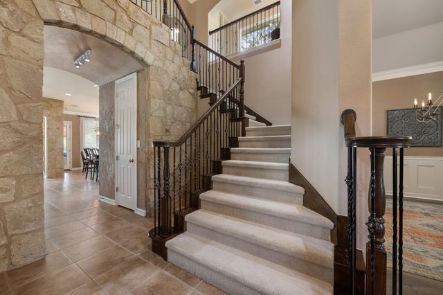 571 Aspen DR, Austin, TX 78737