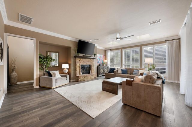 571 Aspen DR, Austin, TX 78737