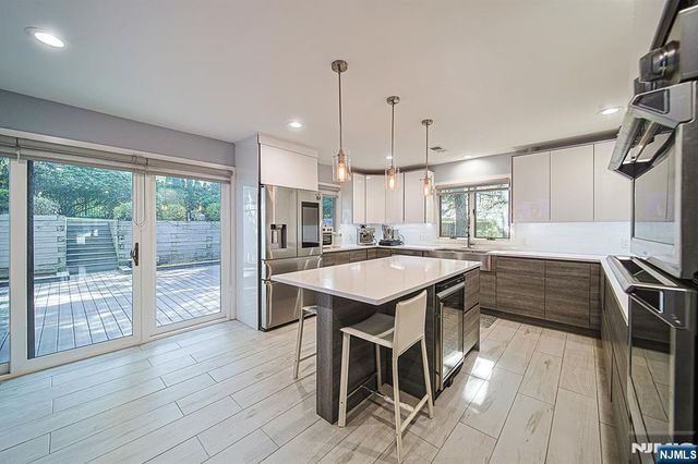570 Grandview Terrace, Leonia, NJ 07605