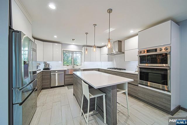 570 Grandview Terrace, Leonia, NJ 07605
