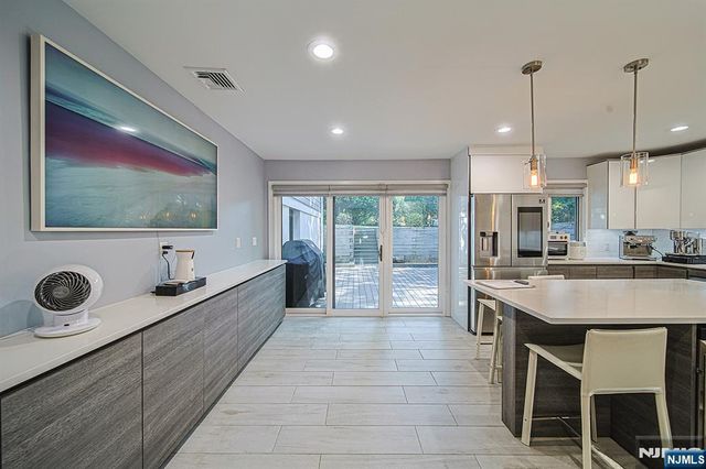 570 Grandview Terrace, Leonia, NJ 07605