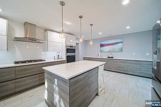 570 Grandview Terrace, Leonia, NJ 07605