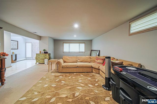 570 Grandview Terrace, Leonia, NJ 07605