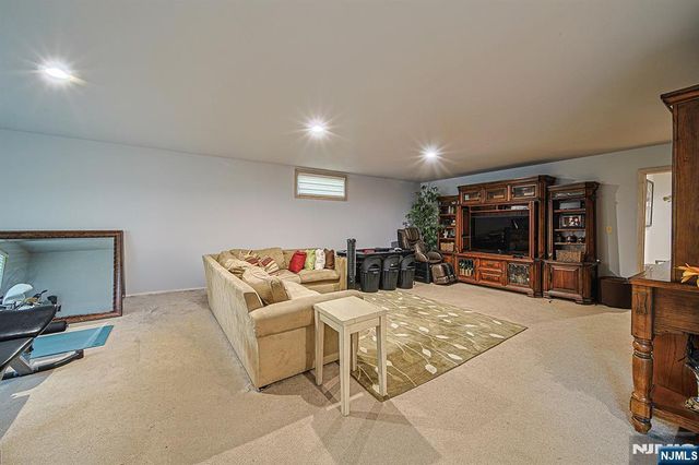 570 Grandview Terrace, Leonia, NJ 07605