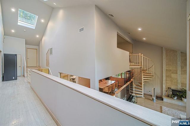 570 Grandview Terrace, Leonia, NJ 07605